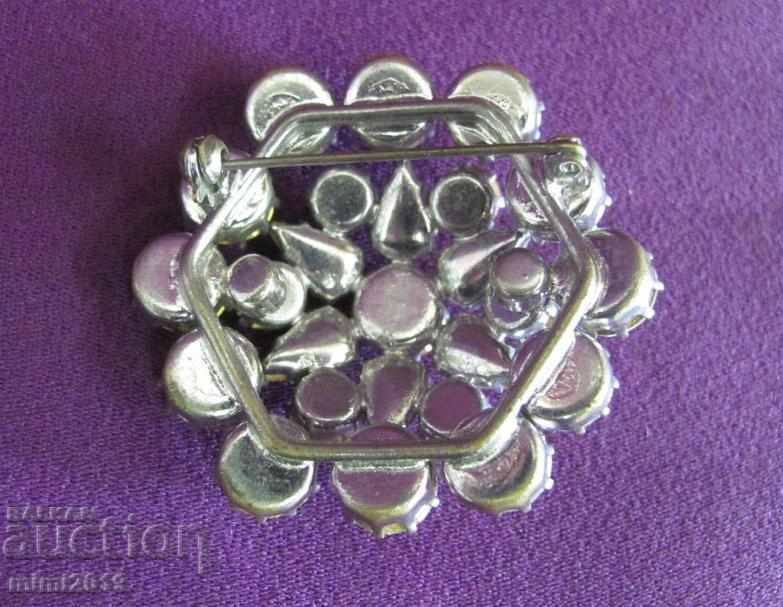 Delivery of 30s Women's Brooch