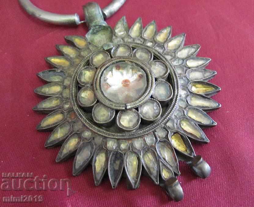 19th Century Folk Art Trepka, Earphone with price 180.00 BGN | € 92.03 19th Century Folk Art Trepka, Earphone with price 180.00 BGN | € 92.03