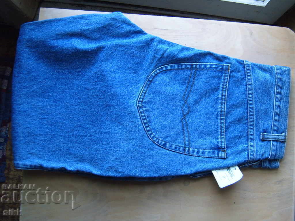 Аукцион дамски джинси нови Аукцион дамски джинси нови