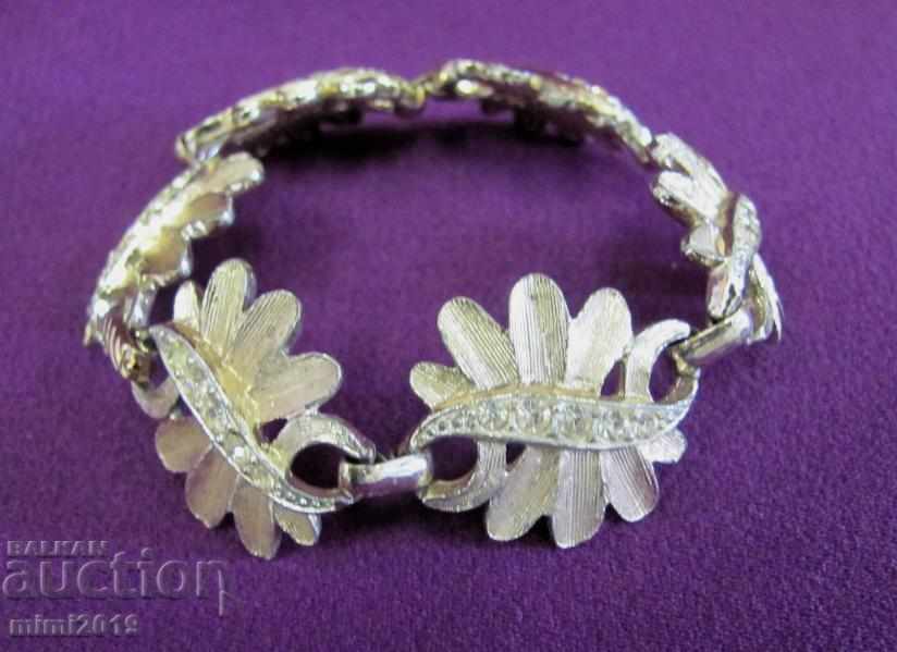 Delivery of Vintage Women's Bracelet Delivery of Vintage Women's Bracelet