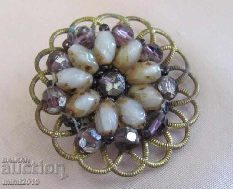 Auction Vintage Women's Brooch and Necklace Auction Vintage Women's Brooch and Necklace
