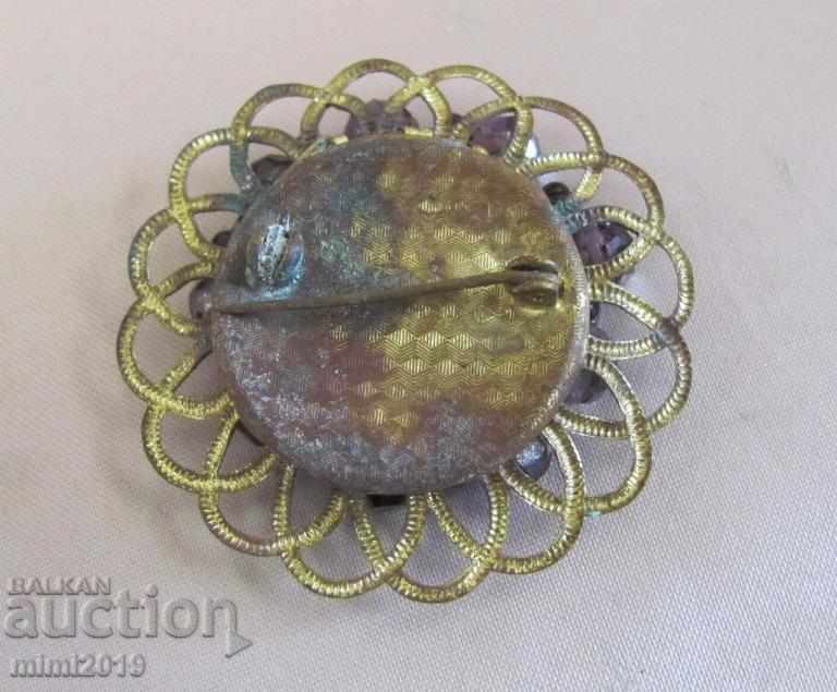 Delivery of Vintage Women's Brooch and Necklace Delivery of Vintage Women's Brooch and Necklace