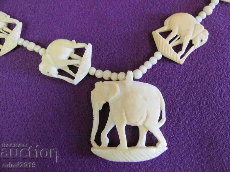 Delivery of Vintage Women's Necklace, Necklace and Bracelet. bronze and bone Delivery of Vintage Women's Necklace, Necklace and Bracelet. bronze and bone