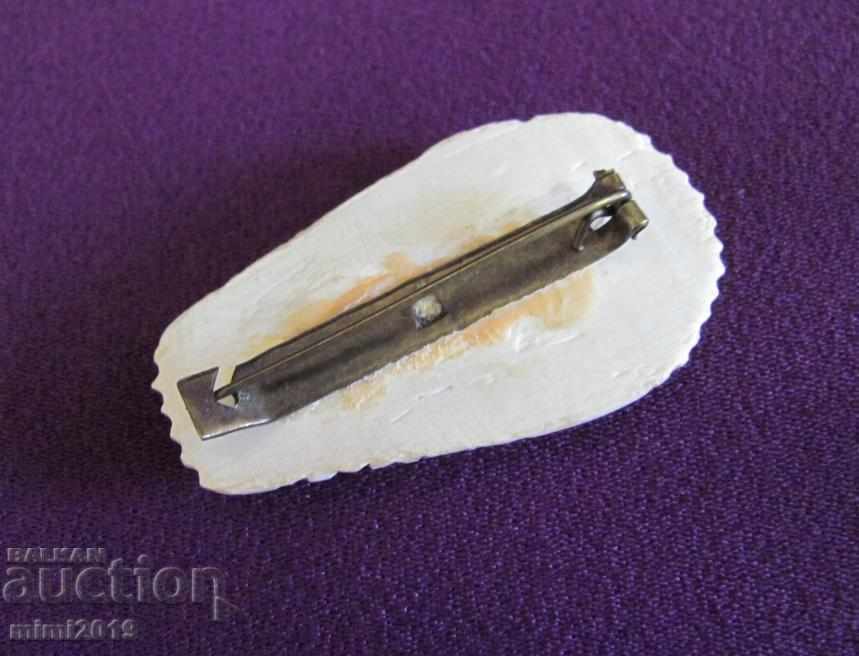 Auction Vintage Necklace and Brooch. bone Auction Vintage Necklace and Brooch. bone