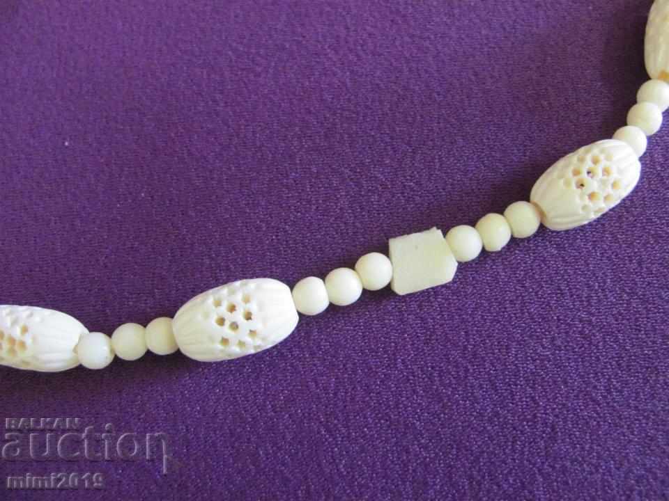 Delivery of Vintage Necklace and Brooch. bone Delivery of Vintage Necklace and Brooch. bone