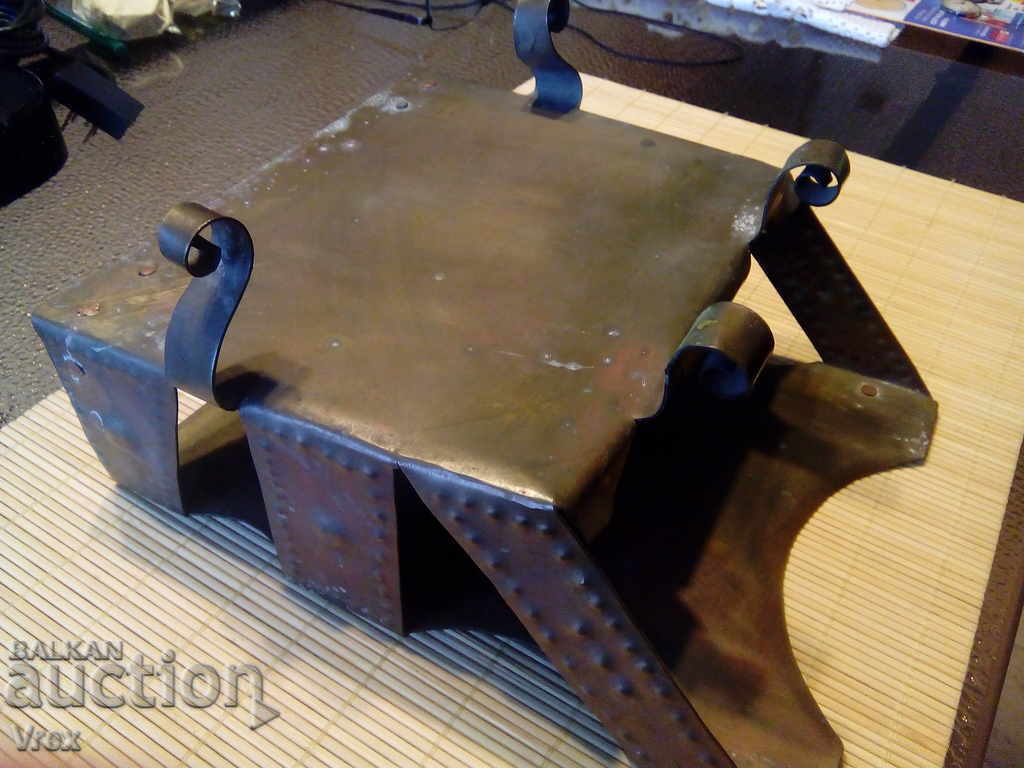 Παλιό τηλέφωνο με βάση από σφυρήλατο σίδερο με τιμή 95.00 BGN | € 48.57 Παλιό τηλέφωνο με βάση από σφυρήλατο σίδερο με τιμή 95.00 BGN | € 48.57