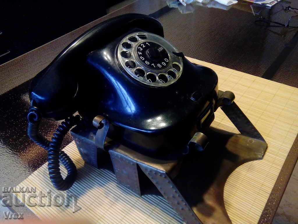 Δημοπρασία Παλιό τηλέφωνο με βάση από σφυρήλατο σίδερο Δημοπρασία Παλιό τηλέφωνο με βάση από σφυρήλατο σίδερο
