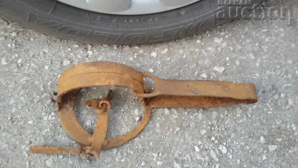 capcană antică din fier forjat cu preț 41.00 BGN | € 20.96 capcană antică din fier forjat cu preț 41.00 BGN | € 20.96