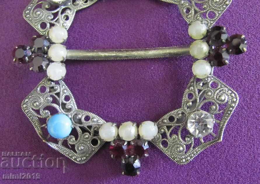 Delivery of Old Women's Belt Buckle Delivery of Old Women's Belt Buckle