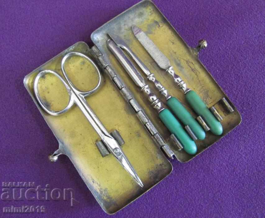 Auction 30's Women's Manicure Set Bronze Box Auction 30's Women's Manicure Set Bronze Box