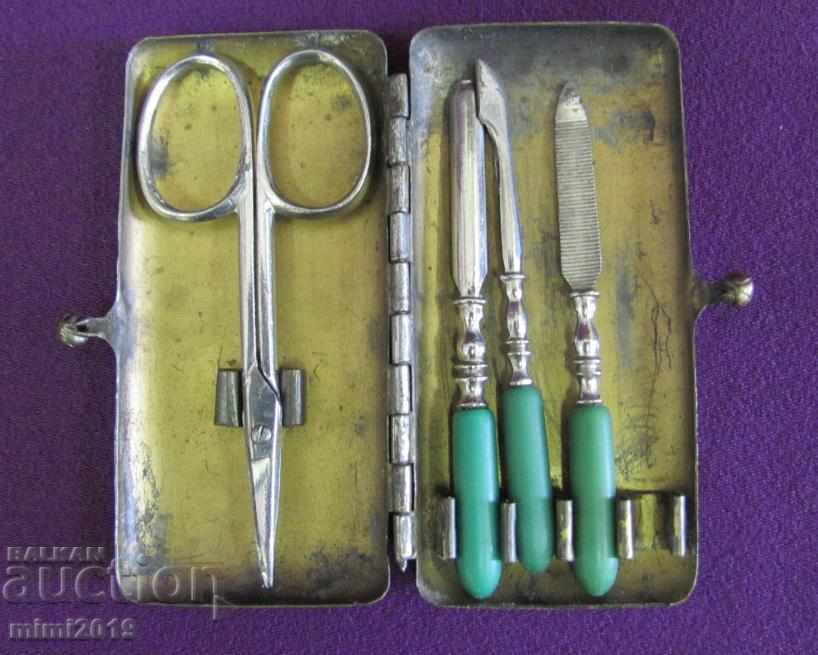 Delivery of 30's Women's Manicure Set Bronze Box Delivery of 30's Women's Manicure Set Bronze Box