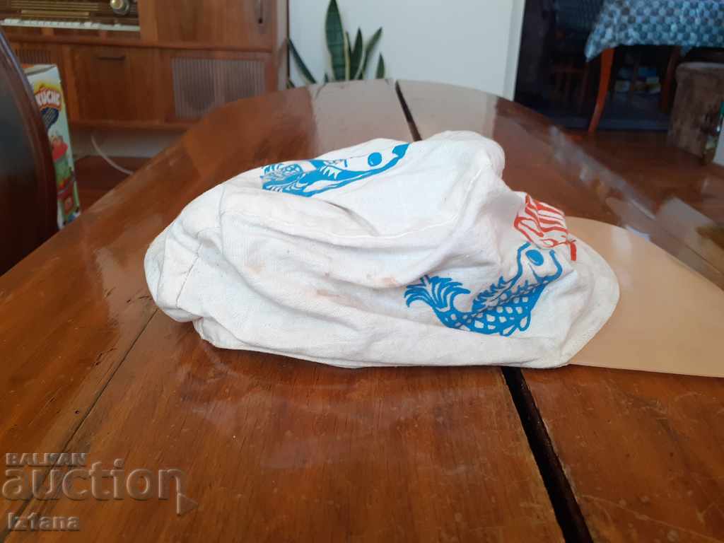 Old sports hat with price 9.00 BGN | € 4.60 Old sports hat with price 9.00 BGN | € 4.60
