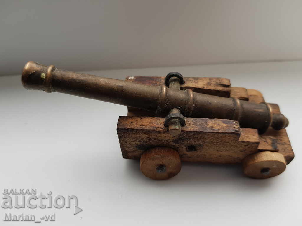 Souvenir small cannon