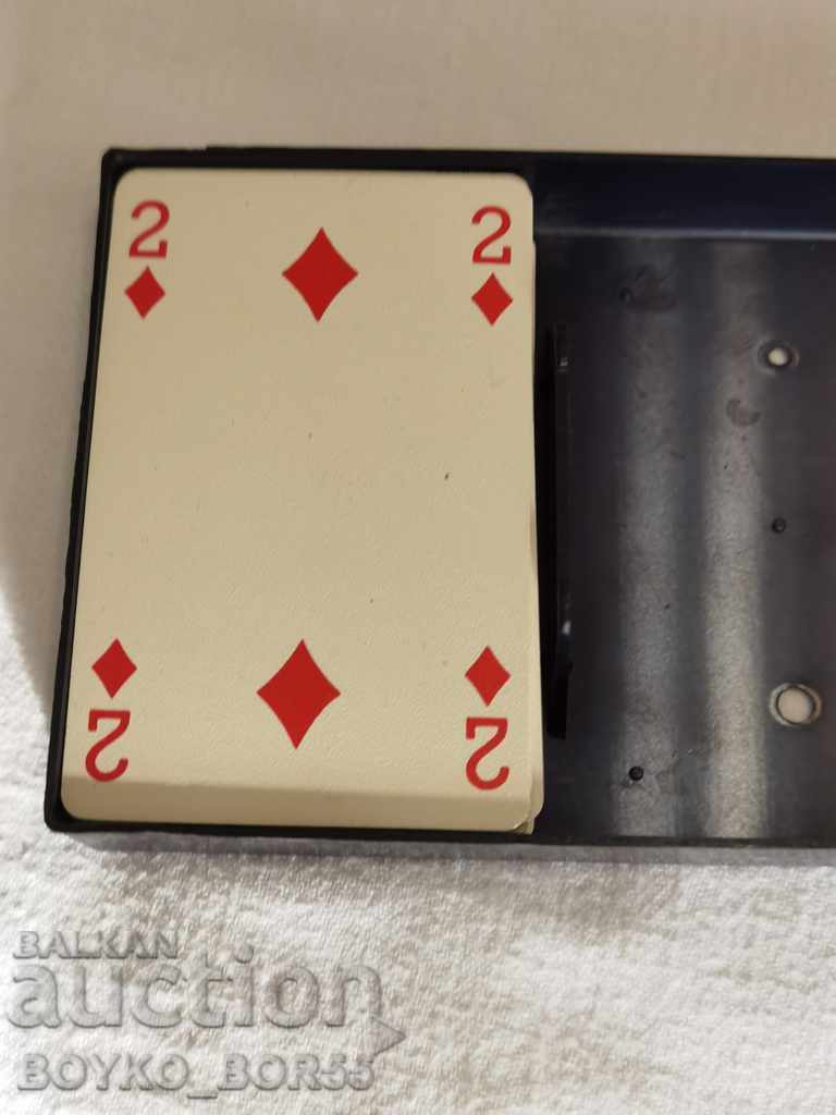 Licitație Cutie veche de cărți elvețiene pentru a juca cu o punte Licitație Cutie veche de cărți elvețiene pentru a juca cu o punte