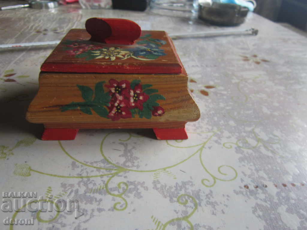 Auction Painted wooden jewelry box 3 Reich Auction Painted wooden jewelry box 3 Reich