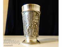 Калаена чаша за вино с картини Вечният младоженец.