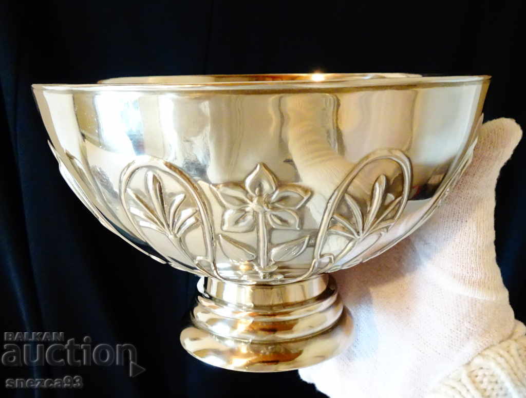 Delivery of Silver-plated fruit bowl, Vera Lucino bowl. Delivery of Silver-plated fruit bowl, Vera Lucino bowl.