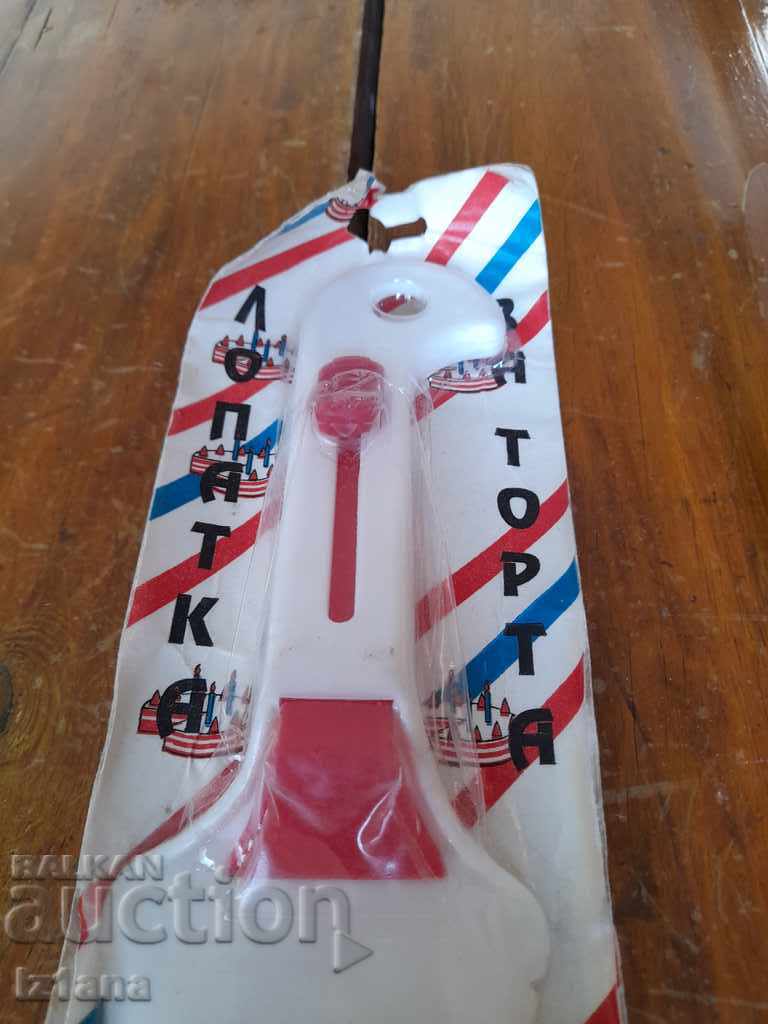 Auction Old cake spatula Auction Old cake spatula