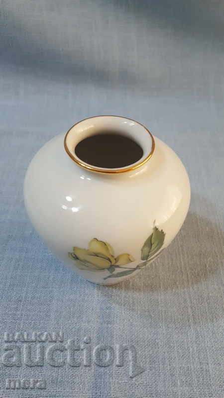 Βάζο πορσελάνης συλλεκτών της Γερμανίας με τιμή 32.00 BGN | € 16.36 Βάζο πορσελάνης συλλεκτών της Γερμανίας με τιμή 32.00 BGN | € 16.36