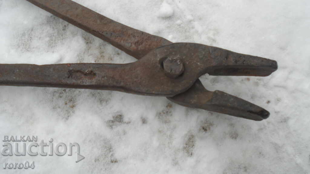 Delivery of FORGER PLIERS - MARKED - HUGE Delivery of FORGER PLIERS - MARKED - HUGE
