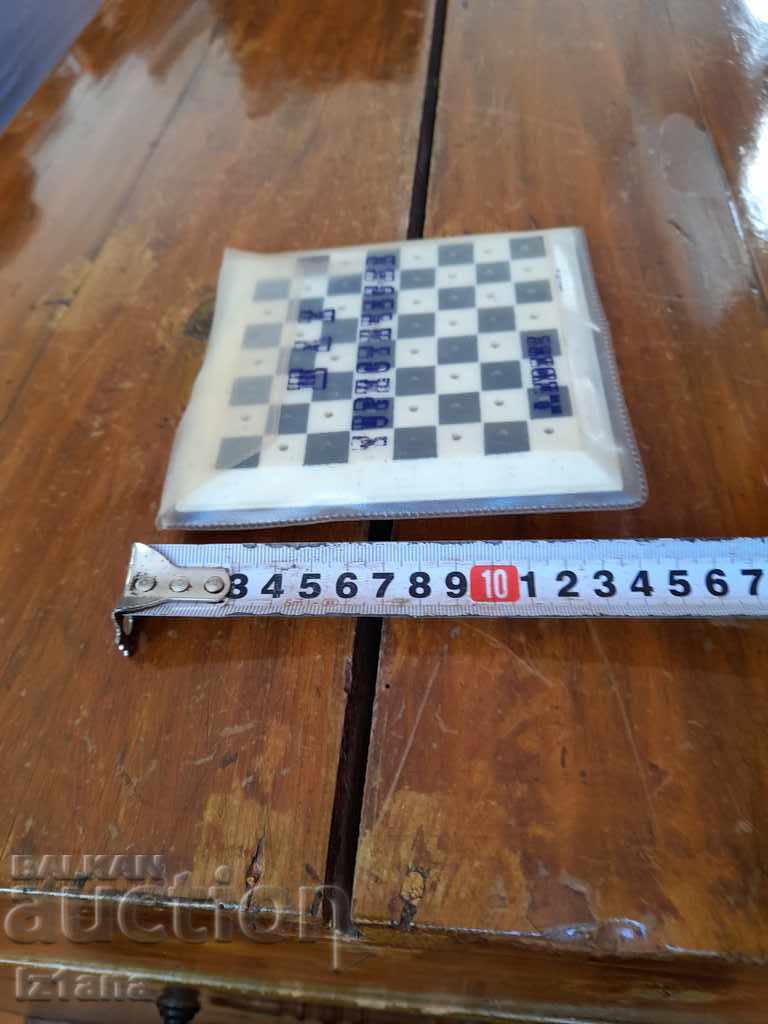 Delivery of Old tourist chess