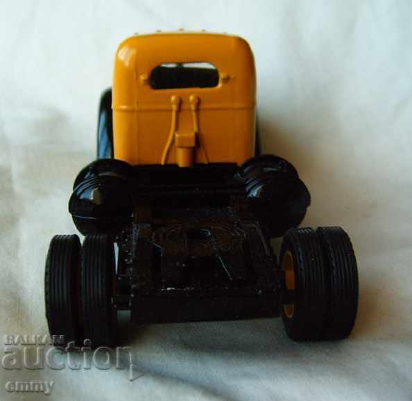 Delivery of ERTL tractor unit model trolley toy metal 1:43 Delivery of ERTL tractor unit model trolley toy metal 1:43