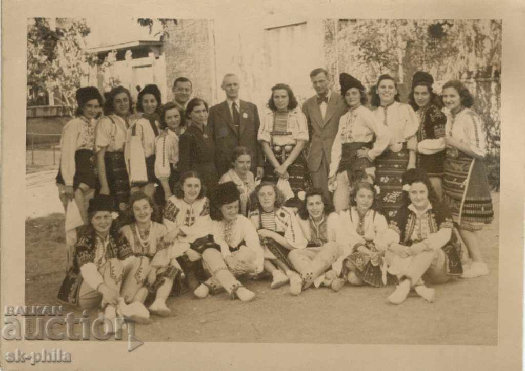 Foto veche - folclor - clasa de liceu în costume