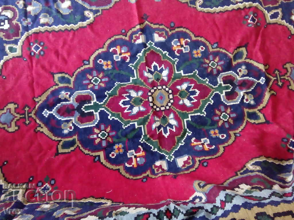 Ένα μοναδικό παλιό χαλί Chiprove - "Το στέμμα του Τσάρου" με τιμή 2500.00 BGN | € 1278.23 Ένα μοναδικό παλιό χαλί Chiprove - "Το στέμμα του Τσάρου" με τιμή 2500.00 BGN | € 1278.23