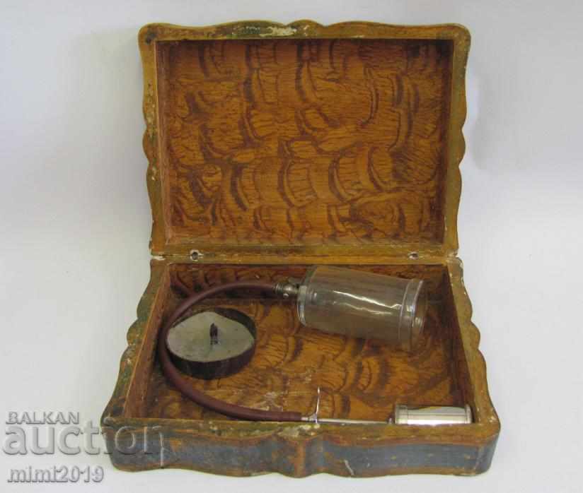 Ventuză medicală din secolul al XIX-lea cu pompă