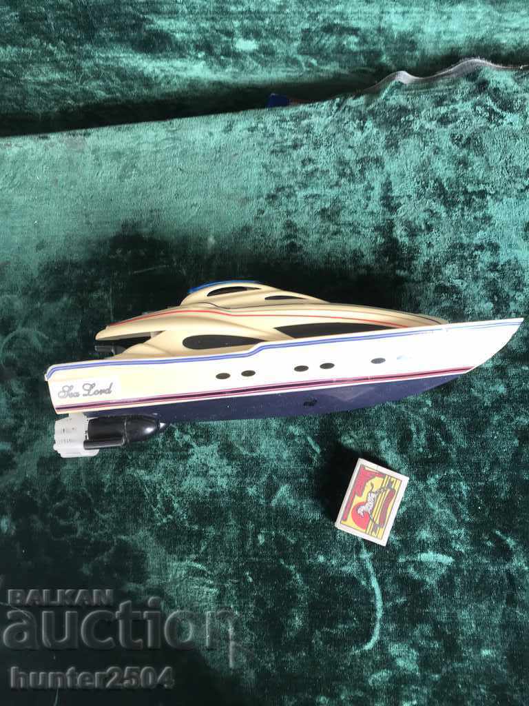 Auction Toy yacht 34/9 cm Auction Toy yacht 34/9 cm