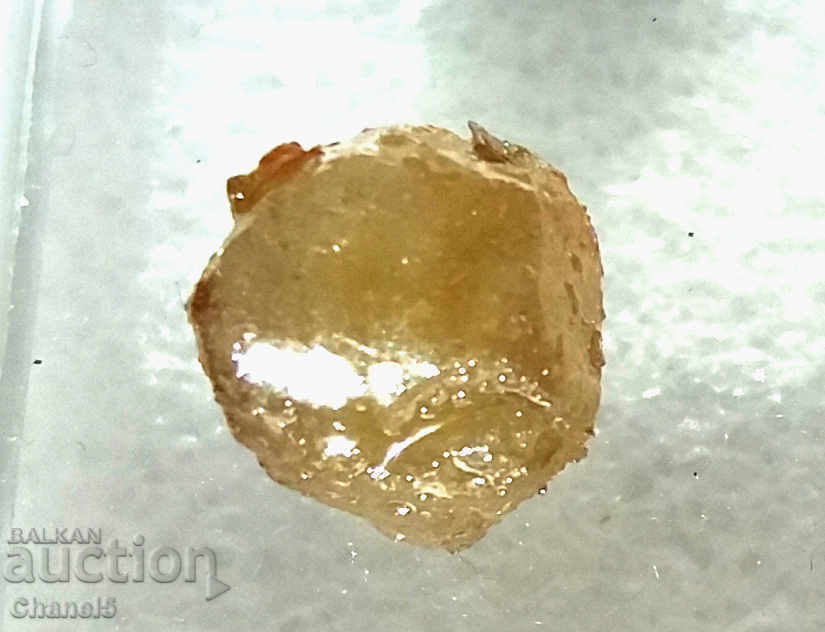 NATURAL YELLOW-GREEN SAPPHIRE - MADAGASCAR - 7.75 carats (330)
