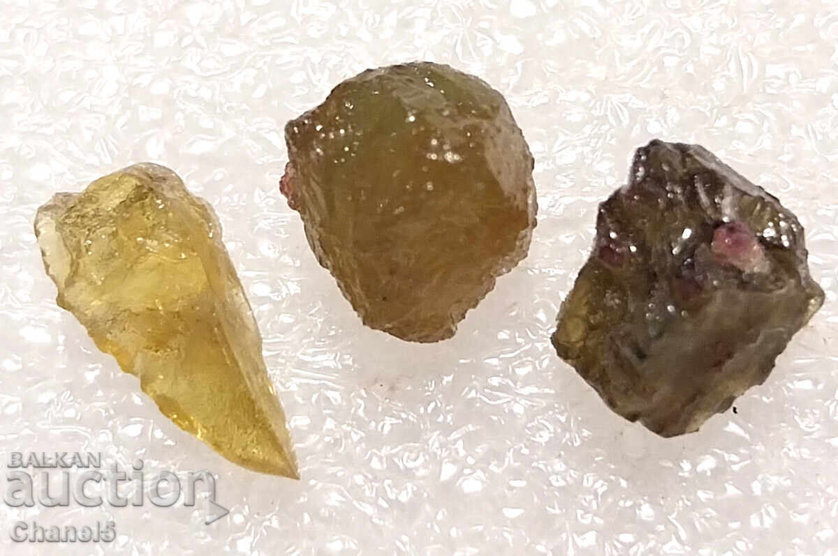 NATURAL YELLOW-GREEN SAPPHIRES - MADAGASCAR - 11.18 ct(330) with price 28.00 BGN | € 14.32 NATURAL YELLOW-GREEN SAPPHIRES - MADAGASCAR - 11.18 ct(330) with price 28.00 BGN | € 14.32