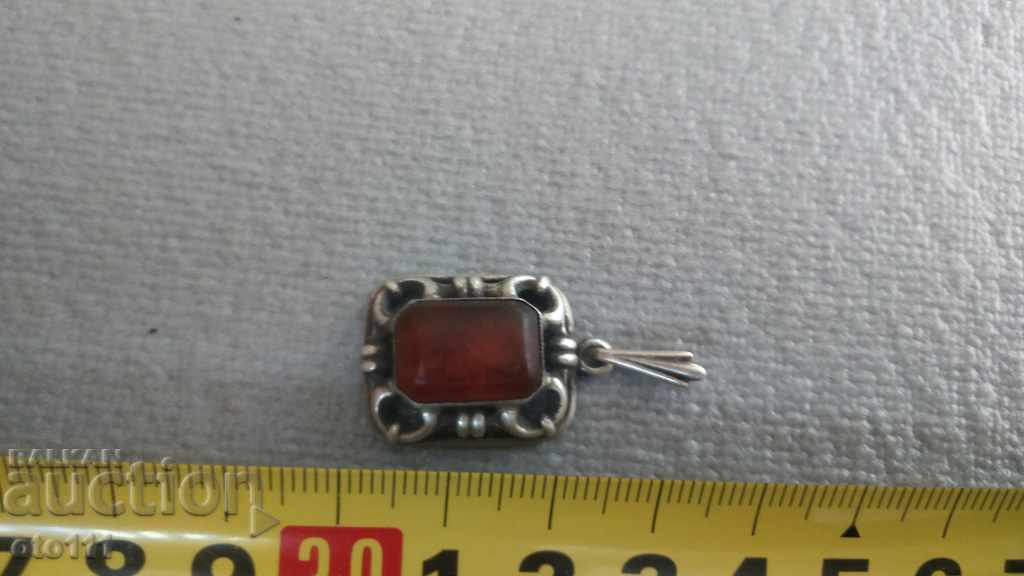 Delivery of RENAISSANCE SILVER PENDANT WITH RED AMBER Delivery of RENAISSANCE SILVER PENDANT WITH RED AMBER