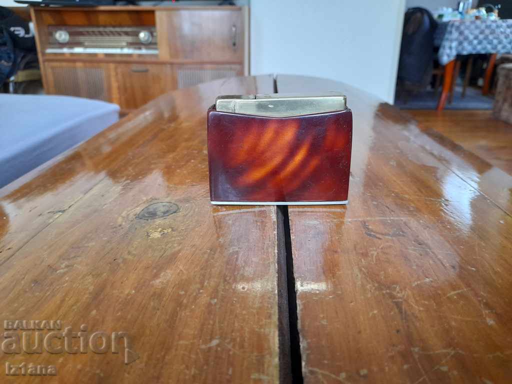 Δημοπρασία Ένας παλιός αναπτήρας Δημοπρασία Ένας παλιός αναπτήρας