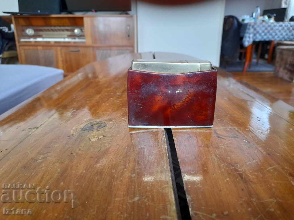 Ένας παλιός αναπτήρας Ένας παλιός αναπτήρας