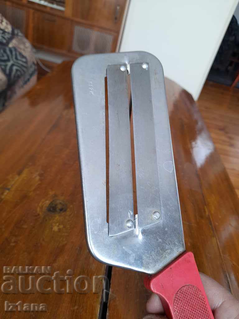 Auction Old kitchen cutting tool Auction Old kitchen cutting tool