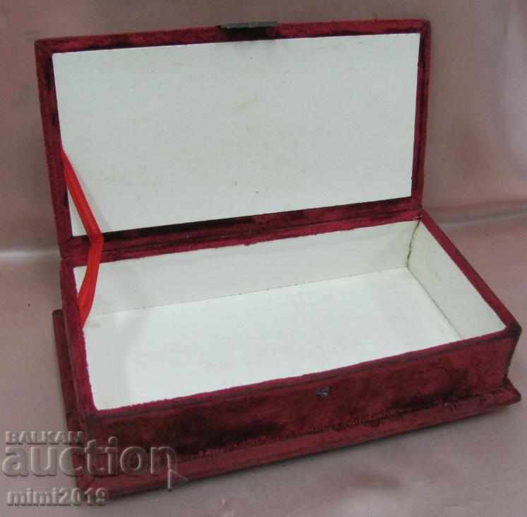 20 Candy Box England Velvet CADBURY with price 75.00 BGN | € 38.35 20 Candy Box England Velvet CADBURY with price 75.00 BGN | € 38.35