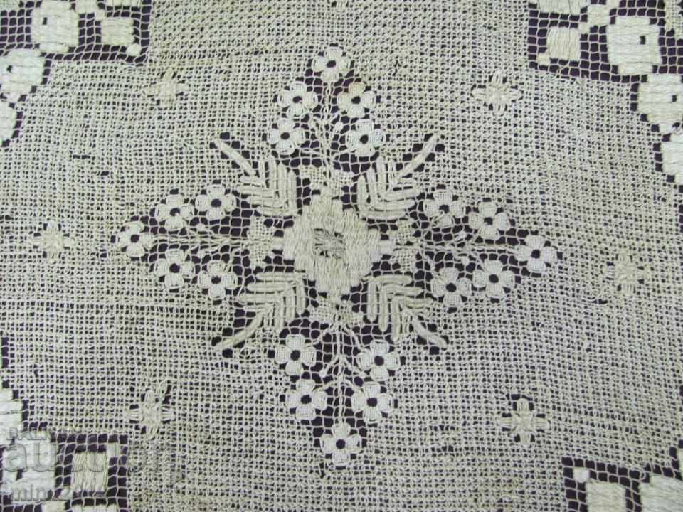 Auction 19th Century Hand Knitted Tablecloth Auction 19th Century Hand Knitted Tablecloth