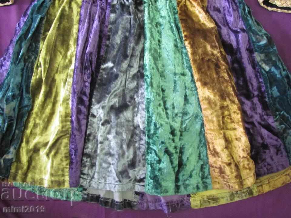 Delivery of 60s Velvet Women's Dress Delivery of 60s Velvet Women's Dress