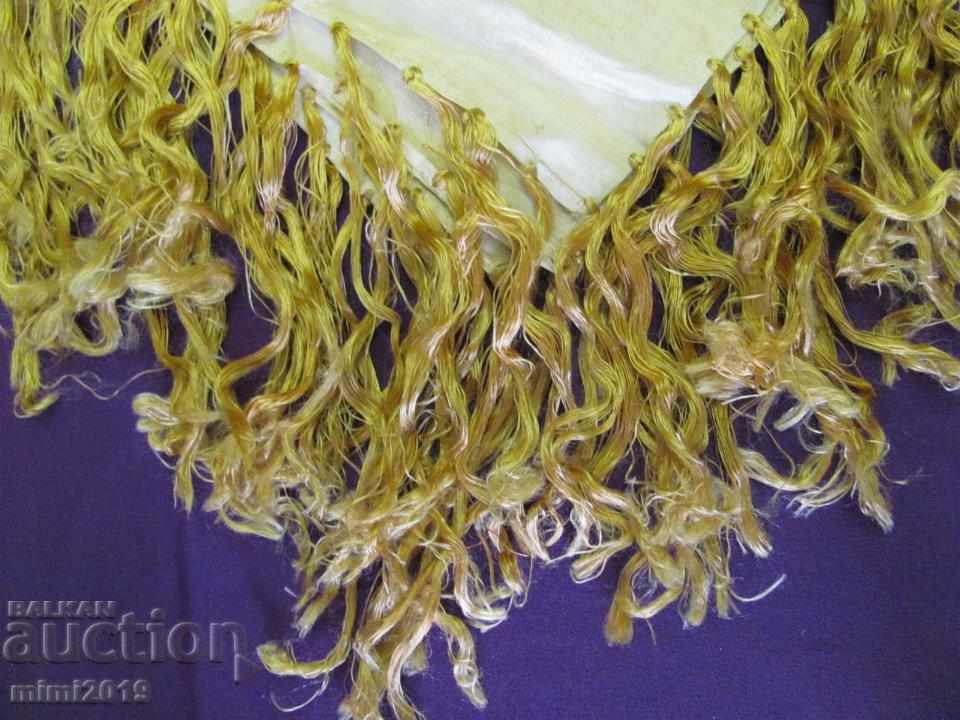 Auction 60's Machine Embroidery Tablecloth Auction 60's Machine Embroidery Tablecloth