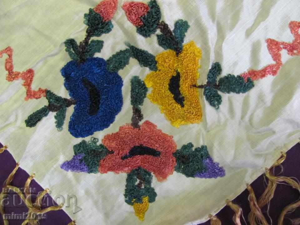 Delivery of 60's Machine Embroidery Tablecloth Delivery of 60's Machine Embroidery Tablecloth