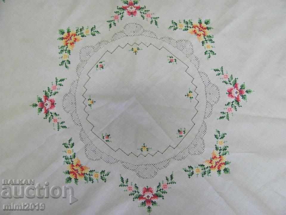 Auction 50's Hand Embroidered Cotton Tablecloth Auction 50's Hand Embroidered Cotton Tablecloth