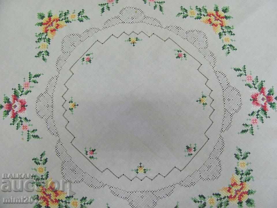 Delivery of 50's Hand Embroidered Cotton Tablecloth Delivery of 50's Hand Embroidered Cotton Tablecloth