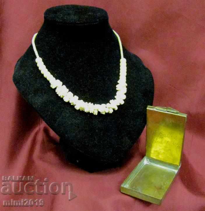 Delivery of 1939 Women's Bronze Powder and Bone Necklace Delivery of 1939 Women's Bronze Powder and Bone Necklace