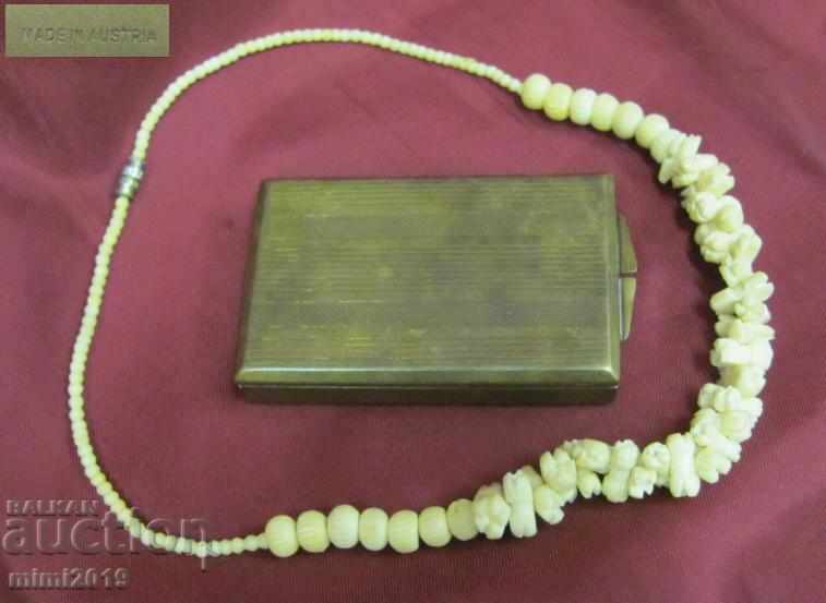 1939 Women's Bronze Powder and Bone Necklace