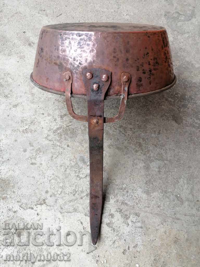 An old copper pan, a baker, a tray, a copper pot with price 89.00 BGN | € 45.50 An old copper pan, a baker, a tray, a copper pot with price 89.00 BGN | € 45.50