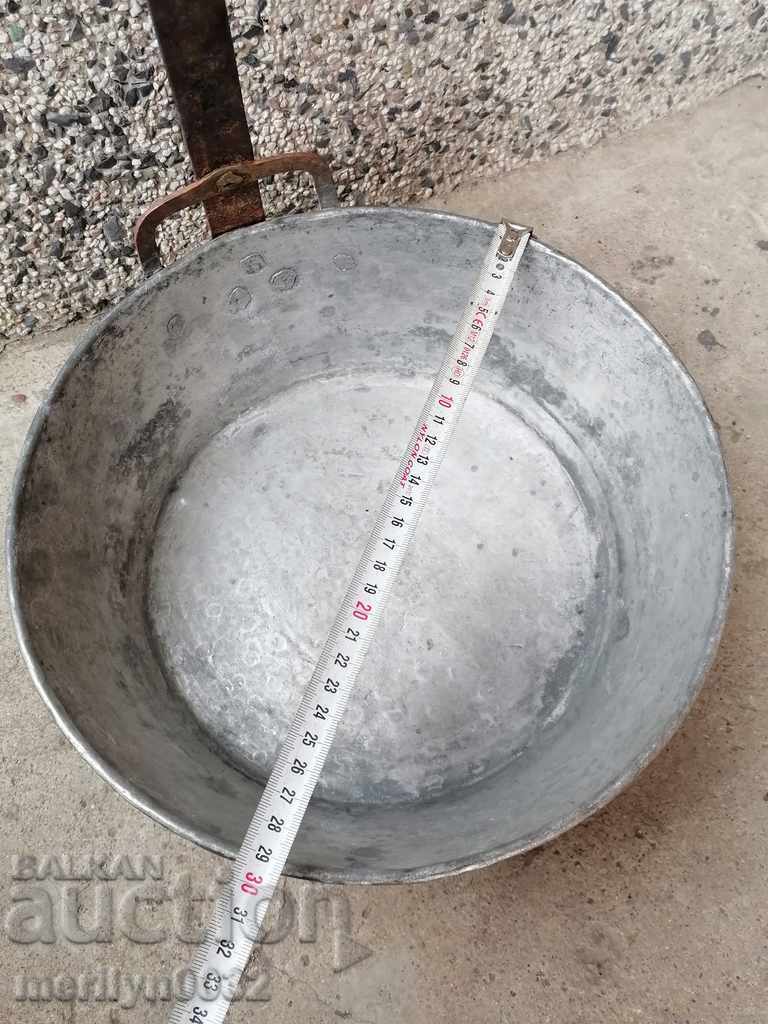 An old copper pan, a baker, a tray, a copper pot - 5 An old copper pan, a baker, a tray, a copper pot - 5