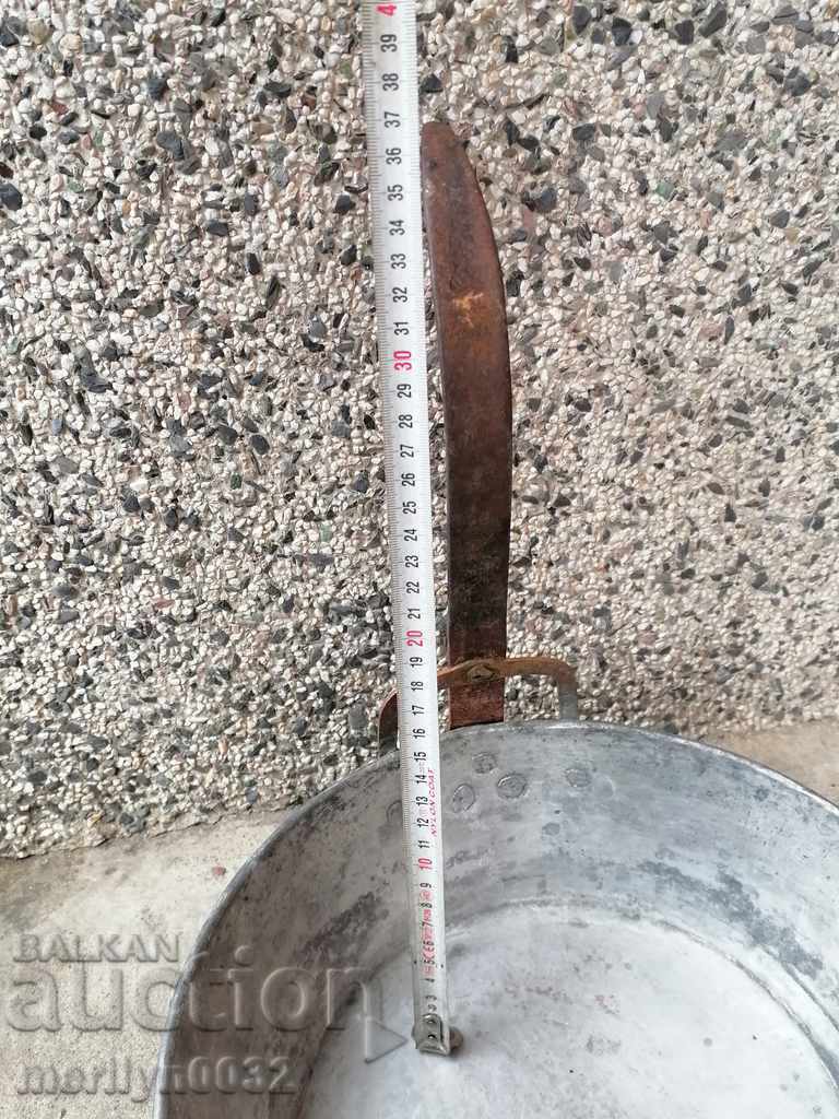 An old copper pan, a baker, a tray, a copper pot - 6 An old copper pan, a baker, a tray, a copper pot - 6