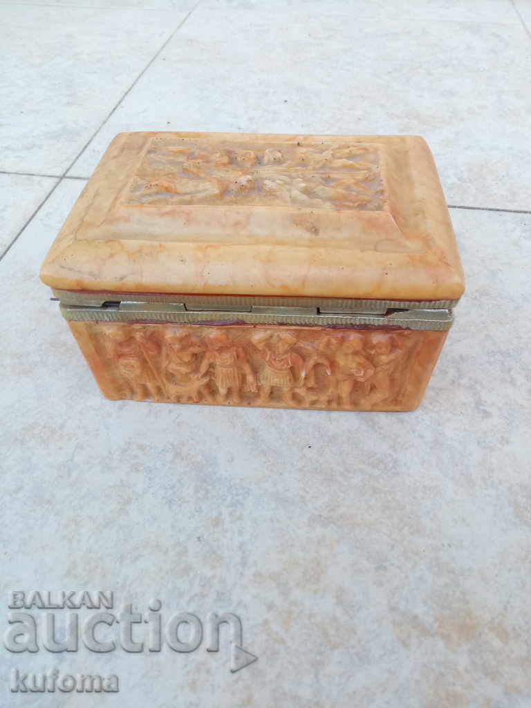 Livrarea Cutie de bijuterii din alabastru