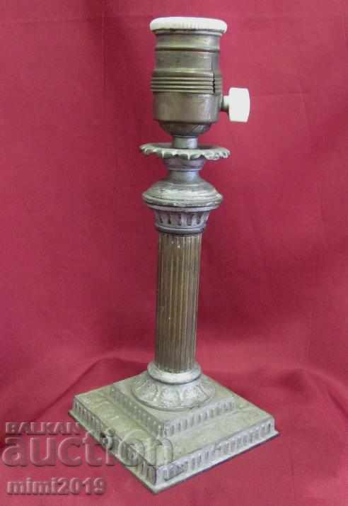 Μεταλλικό κηροπήγιο του 19ου αιώνα με κλειδί πορσελάνης και σχήμα με τιμή 180.00 BGN | € 92.03 Μεταλλικό κηροπήγιο του 19ου αιώνα με κλειδί πορσελάνης και σχήμα με τιμή 180.00 BGN | € 92.03